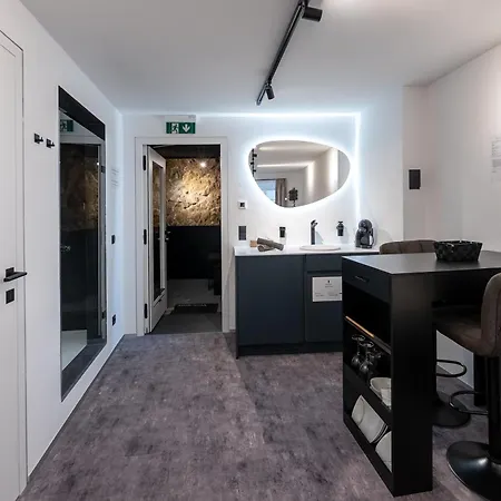 Cave-salzburg Hotel *